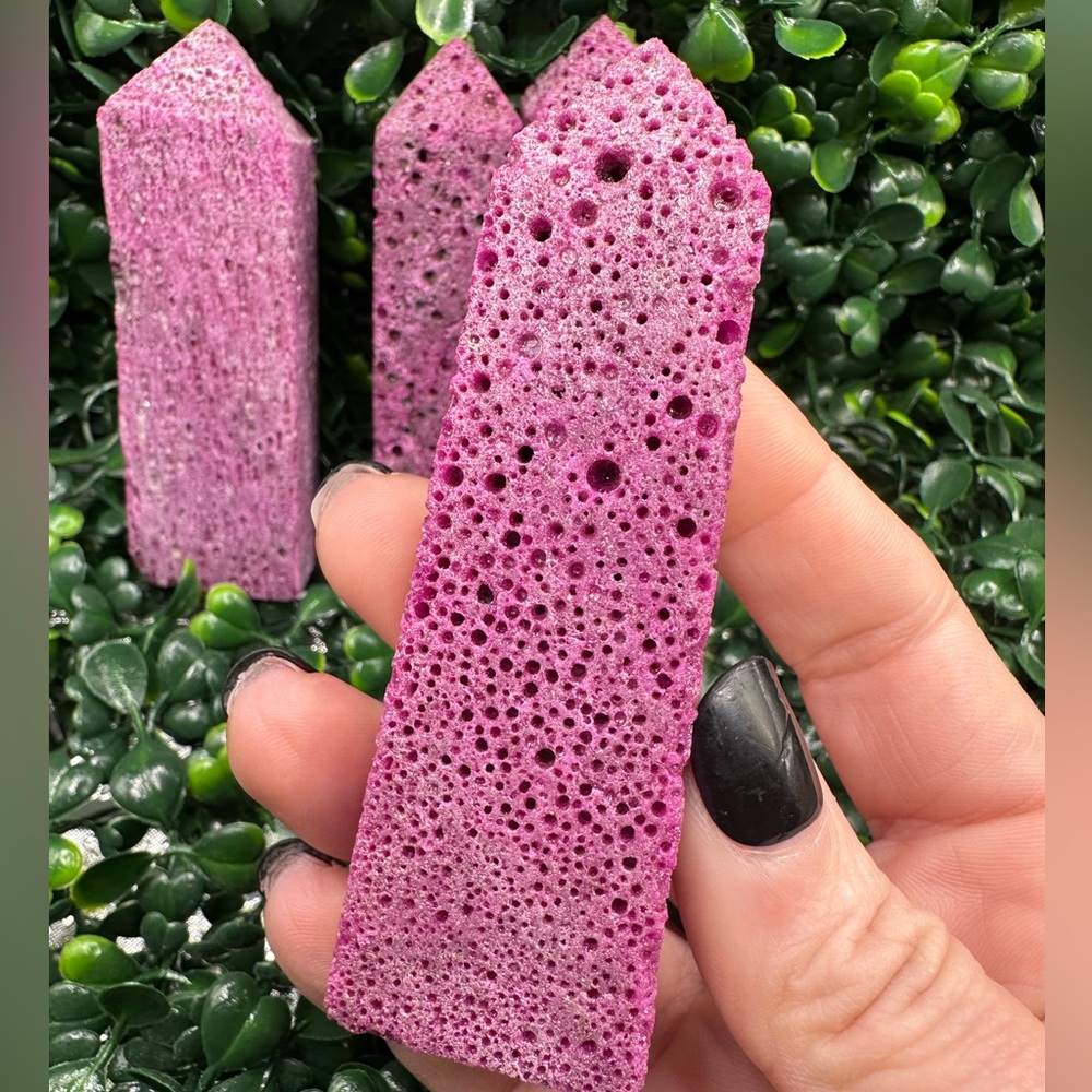 Honeycomb Ruby Tower *UV Reactive* - Picture 3 of 9
